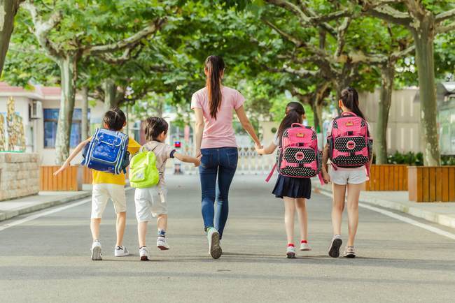 开学季，小校徽，大作用！擎小卫，全方位守护学生安全
